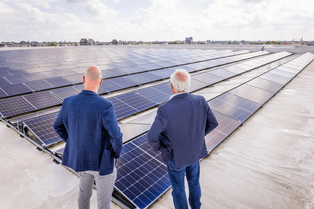 Zonnenpanelen op dak Nijkerkse QSTA